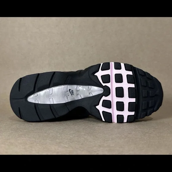 AIRMAX 95 NIKE WOMANS SNEAKERS
SIZE 6.5 - Picture 3 of 4